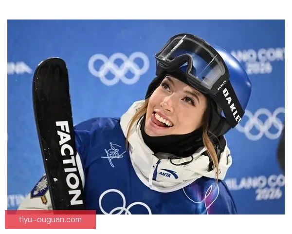 谷爱凌决赛失误后抱母爆哭仍锁牌