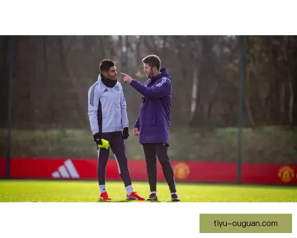 卡里克现身曼城青训观儿子曼市德比